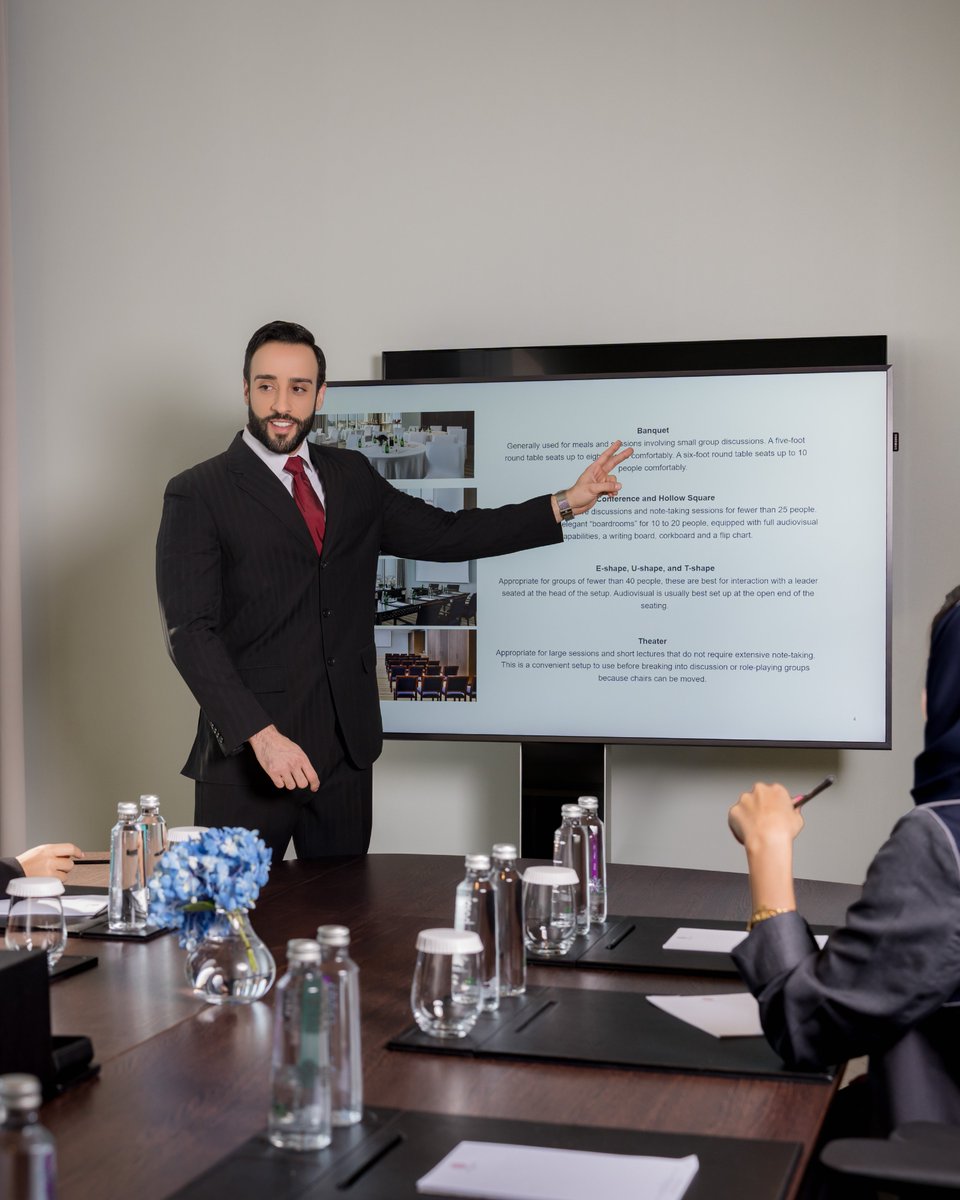 AssilaHotel's tweet image. Our meeting rooms provide the ideal setting for collaboration, turning ideas, strategy, and teamwork into impactful outcomes.

توفر غرف الاجتماعات لدينا البيئة المثالية للتعاون، وتحويل الأفكار والاستراتيجيات والعمل الجماعي إلى نتائج مؤثرة.

#AssilaJeddah #MeetingRoom #Marriott