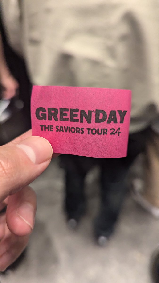 anonymousJanner's tweet image. サマソニ2012ヘッドライナーで初めて観て早13年…これこそ俺が夢に見た景色だった😭
アルバム再現セトリも相まってか昂りすぎて途中何回か泣いてしまって、その状態でピット突っ込んだらめっちゃ派手に滑って腰痛いw
最後Good Riddance弾いてた青年もよかったな…
日本に来てくれてありがとうGREENDAY