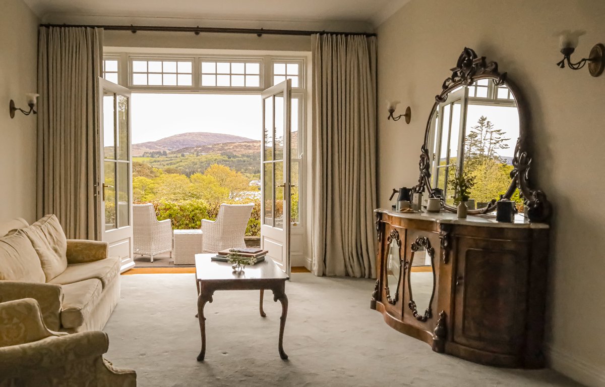 Ireland's Blue Book (@irelandbluebook) on Twitter photo "Palate and Place" is another honeymoon trend for scenic stays. I can vouch for the pretty new Iv and Litchfield suits <a href="/Ballymaloe/">Ballymaloe House Hotel</a> and the stylish Park Suites at the <a href="/parkkenmare/">Park Hotel Kenmare</a> with Penny McCormick in the <a href="/TheGlossMag/">TheGlossMag</a>
thegloss.ie/honeymoon-suit⦠"Palate and Place" is another honeymoon trend for scenic stays. I can vouch for the pretty new Iv and Litchfield suits <a href="/Ballymaloe/">Ballymaloe House Hotel</a> and the stylish Park Suites at the <a href="/parkkenmare/">Park Hotel Kenmare</a> with Penny McCormick in the <a href="/TheGlossMag/">TheGlossMag</a>
thegloss.ie/honeymoon-suitā¦