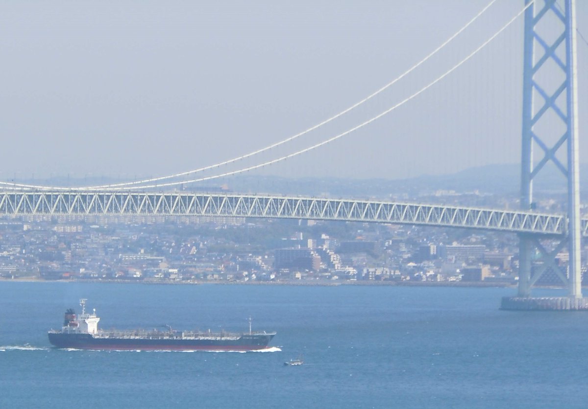 「きれいな湾と曲」
”Beautiful bay and curve”

#明石海峡大橋
＃Akashi Kaikyo Bridge
＃sea
#海
#landscapes 
#風景