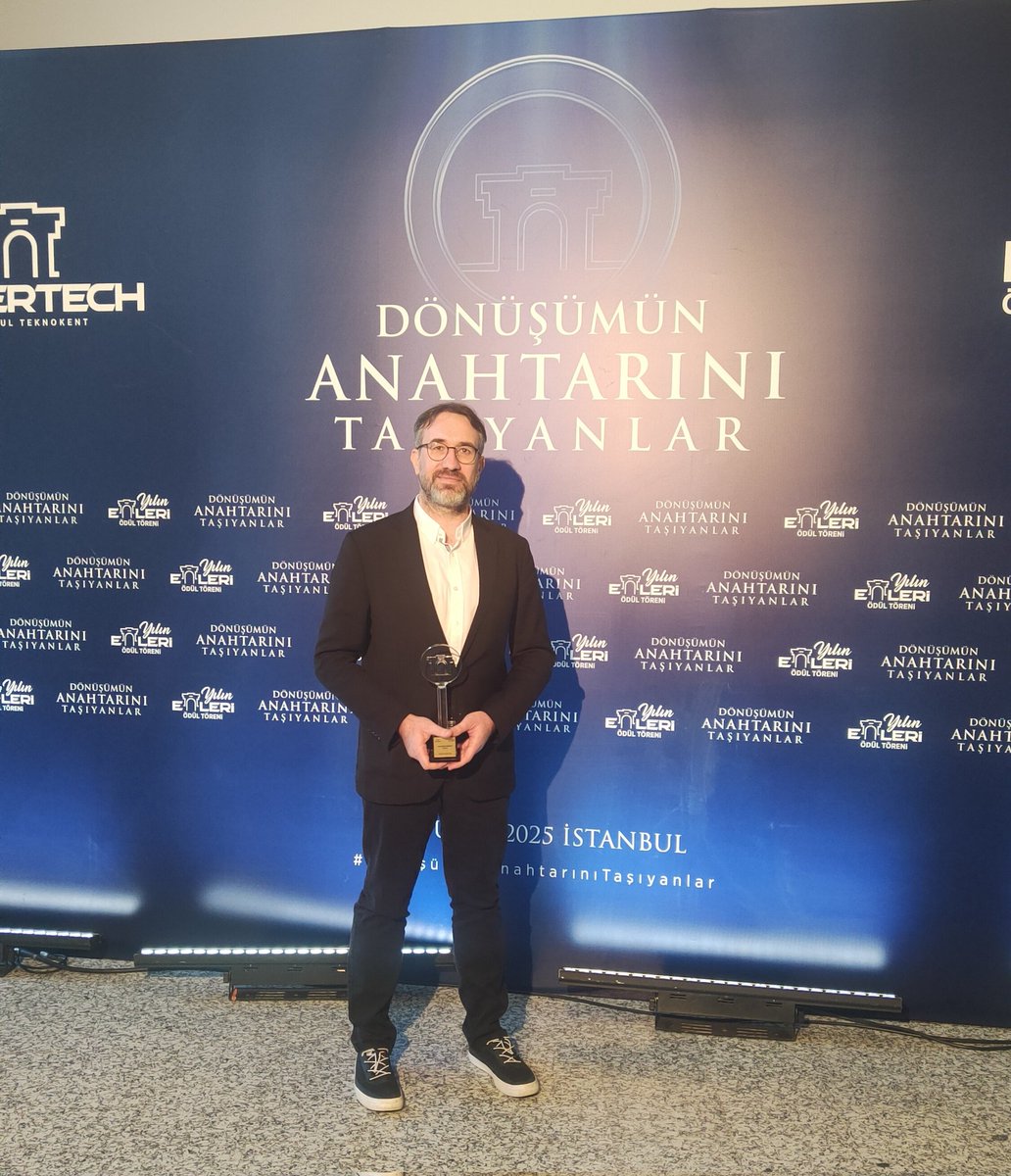 İstanbul Felsefe (@iufelsefe) on Twitter photo Bölümümüz öğretim üyelerinden Dr. Öğr. Üyesi Vedat Kamer'e (<a href="/VedatKamer/">Vedat Kamer</a>), @EntertechTR İstanbul Teknokent'in düzenlediği, Yılın Enleri Ödül Töreni'nde, İÜ Akademik Girişimci Ödülü takdim edildi. Bölümümüz öğretim üyelerinden Dr. Öğr. Üyesi Vedat Kamer'e (<a href="/VedatKamer/">Vedat Kamer</a>), @EntertechTR İstanbul Teknokent'in düzenlediği, Yılın Enleri Ödül Töreni'nde, İÜ Akademik Girişimci Ödülü takdim edildi.