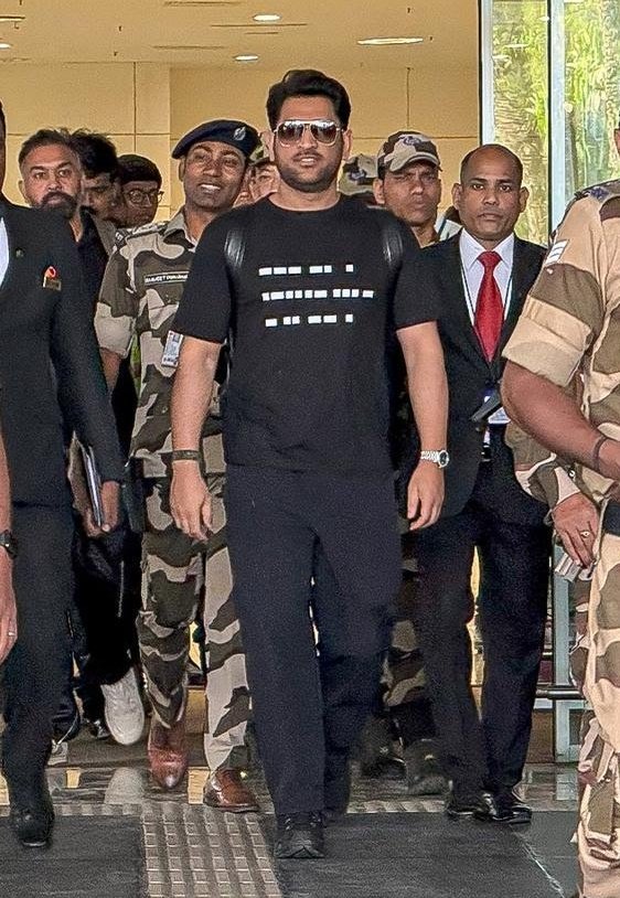 cinemicro's tweet image. இந்த இரண்டு பேரை பார்க்கும் போது மட்டும் மனசு அவ்வுளவு சந்தோசமாக இருக்கு 🫶❤️

#ThalapathyVijay𓃵 
#MSDhoni 
#OneLastTime