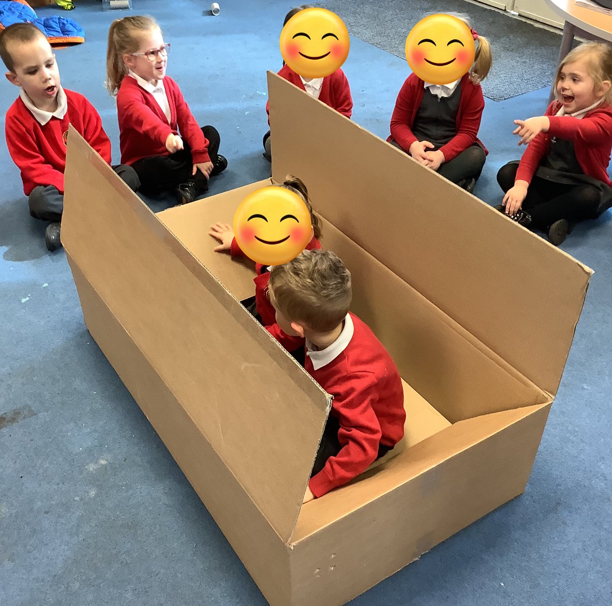 NurseryOPS's tweet photo. What better way to learn positional language than to use a giant box! 

#eyfsmaths #positionallanguage https://t.co/XnWIKpDq1j