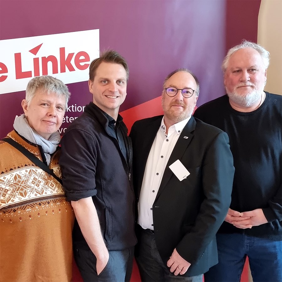 KatinaSchubert (@katina_schubert) on Twitter photo Die soziale Infrastruktur Berlins muss erhalten und ausgebaut werden. Da sind sich der <a href="/vdk_bb/">Sozialverband VdK Berlin-Brandenburg</a> und <a href="/dielinkeberlin/">Die Linke Berlin</a> völlig einig. Gespräch mit Vorstand Bergmann und Geschäftsführer Klauert sowie <a href="/Max__Schirmer/">Maximilian Schirmer</a> Die soziale Infrastruktur Berlins muss erhalten und ausgebaut werden. Da sind sich der <a href="/vdk_bb/">Sozialverband VdK Berlin-Brandenburg</a> und <a href="/dielinkeberlin/">Die Linke Berlin</a> völlig einig. Gespräch mit Vorstand Bergmann und Geschäftsführer Klauert sowie <a href="/Max__Schirmer/">Maximilian Schirmer</a>