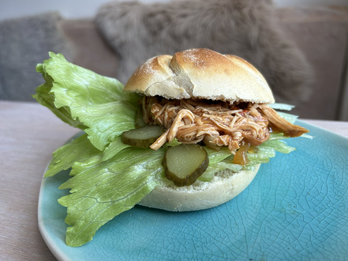 Groeneschoenen's tweet image. Ik liet de #slowcooker het werk doen zodat ik de tuin in kon … 
#pulledchicken