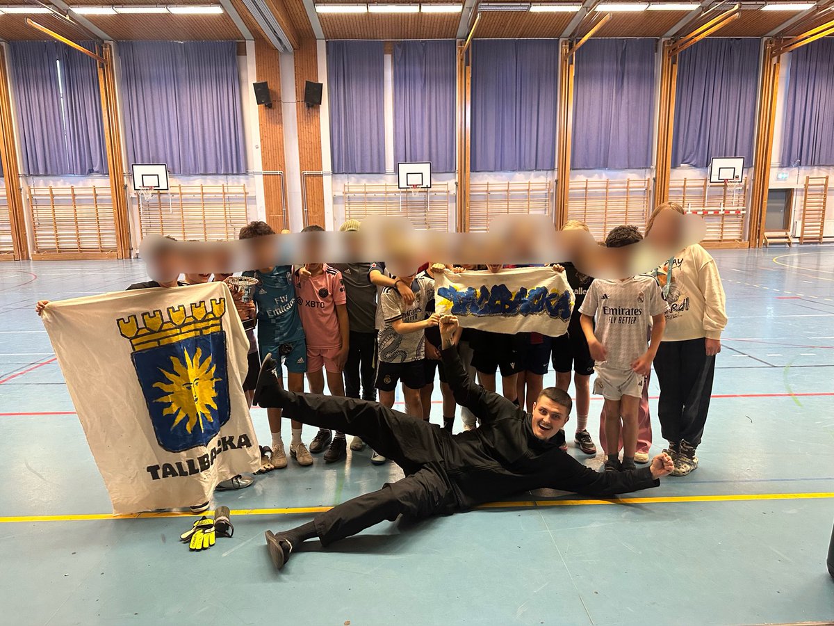 Adam Becker tweet media