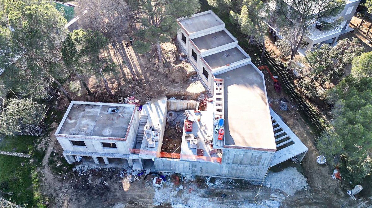 📢🏡 ¡Avances en la construcción de Casa JAS en el Pantano de San Juan! 🌿✨
Arquitectura sostenible y eficiente. 🌎🔝
Más info del proyecto: bit.ly/4h4LUaZ
Si buscas un diseño exclusivo y sostenible, contáctanos y hagamos realidad tu proyecto. 💡
exarchitects.com