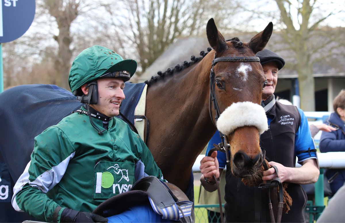 Jamie Sharp (@sharpbadger) on Twitter photo Up 5lbs for a Hereford win 2 weeks ago but not enough to stop Everyonesacritic going in again at Leicester yesterday for <a href="/Adamkwedge/">Adam Wedge</a> <a href="/EWilliamsRacing/">Evan Williams</a> and owner Mrs Janet Davies Up 5lbs for a Hereford win 2 weeks ago but not enough to stop Everyonesacritic going in again at Leicester yesterday for <a href="/Adamkwedge/">Adam Wedge</a> <a href="/EWilliamsRacing/">Evan Williams</a> and owner Mrs Janet Davies