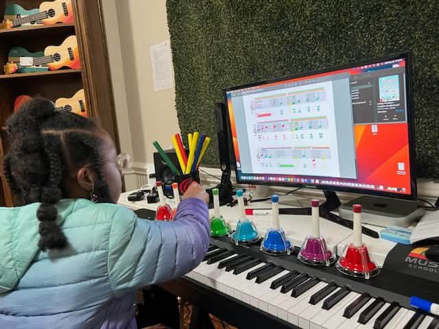 RBInstruments's tweet image. Make Music Day in Germantown, TN with some Hand Desk Bells
#rhythmbandinstruments #kidsplay #deskbells #handbells #makemusicdaygermantown