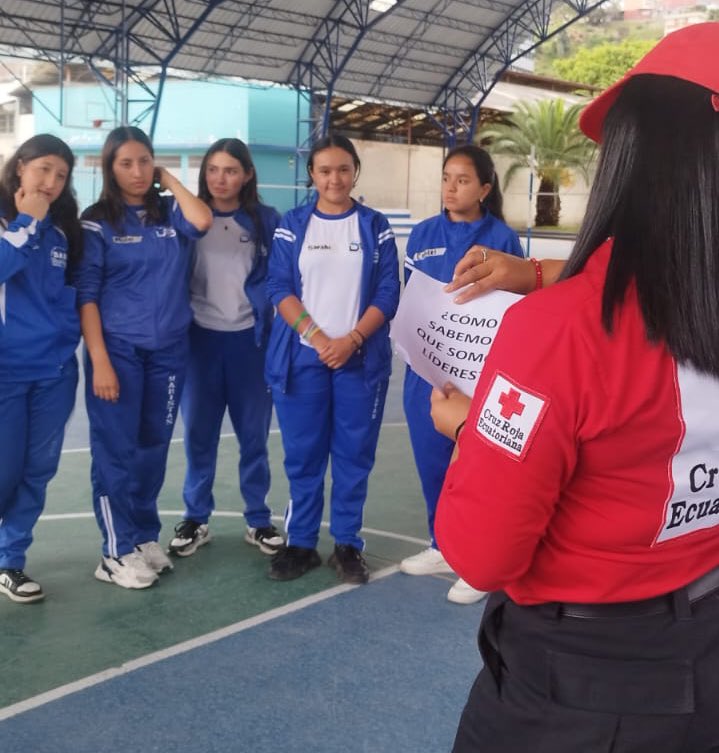 🔴🤝 Cruzrojistas continúan formando a alumnos de la Unidad Educativa Daniel Álvarez Burneo 📚✨ a través del Programa de Participación Estudiantil (PPE). 🏫👩‍⚕️👨‍⚕️

#CruzRojaLoja🚨 #JuventudHumanitaria 🙌 #FormaciónEstudiantil 📖