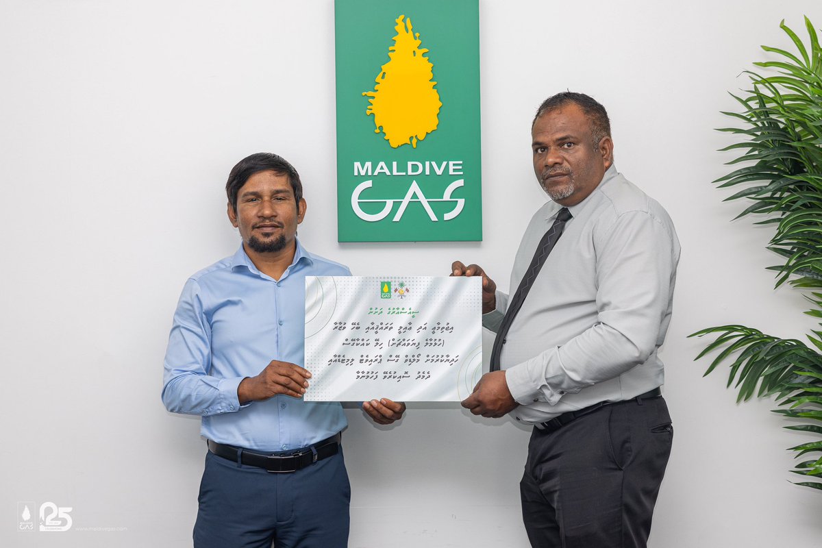 Maldive Gas Pvt Ltd (@maldivegas) on Twitter photo އިޖުތިމާޢީ އަދި ޢާއިލީ ތަރައްޤީއާއި ބެހޭ ވުޒާރާގެ ދަށުން ހިންގާ ހުޅުމާލެ ފިޔަވައްޗަށް ހިލޭ ކައްކާގޭސް ހަދިޔާކުރުމަށް މޯލްޑިވް ގޭސް ޕްރައިވެޓް ލިމިޓެޑްއާއި ދެމެދު ފަހުމުނާމާގައި ސޮއިކުރުން.
<a href="/MSFDmv/">Ministry of Social and Family Development</a> އިޖުތިމާޢީ އަދި ޢާއިލީ ތަރައްޤީއާއި ބެހޭ ވުޒާރާގެ ދަށުން ހިންގާ ހުޅުމާލެ ފިޔަވައްޗަށް ހިލޭ ކައްކާގޭސް ހަދިޔާކުރުމަށް މޯލްޑިވް ގޭސް ޕްރައިވެޓް ލިމިޓެޑްއާއި ދެމެދު ފަހުމުނާމާގައި ސޮއިކުރުން.
<a href="/MSFDmv/">Ministry of Social and Family Development</a>
