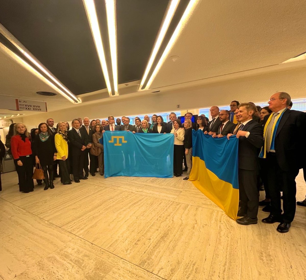 Today I had the pleasure of joining my fellow ambassadors in welcoming 🇺🇦 Vice Foreign Minister <a href="/Mariana_Betsa/">Mariana Betsa</a> and reiterate 🇩🇰 ‘s unwavering support for Ukraine and her people. 
 
Together we stand strong 🇺🇦🤝🇩🇰