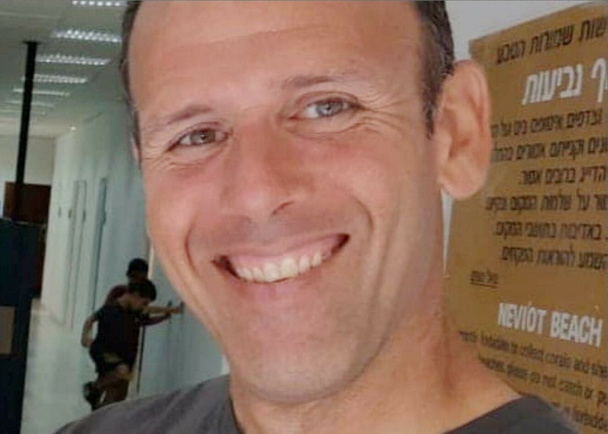 🔴 Le Hamas remettra le corps de 4 otages cette nuit à Israël, le Franco-Israélien Ohad Yahalomi devrait en faire partie

➡️ l.leparisien.fr/EcuK