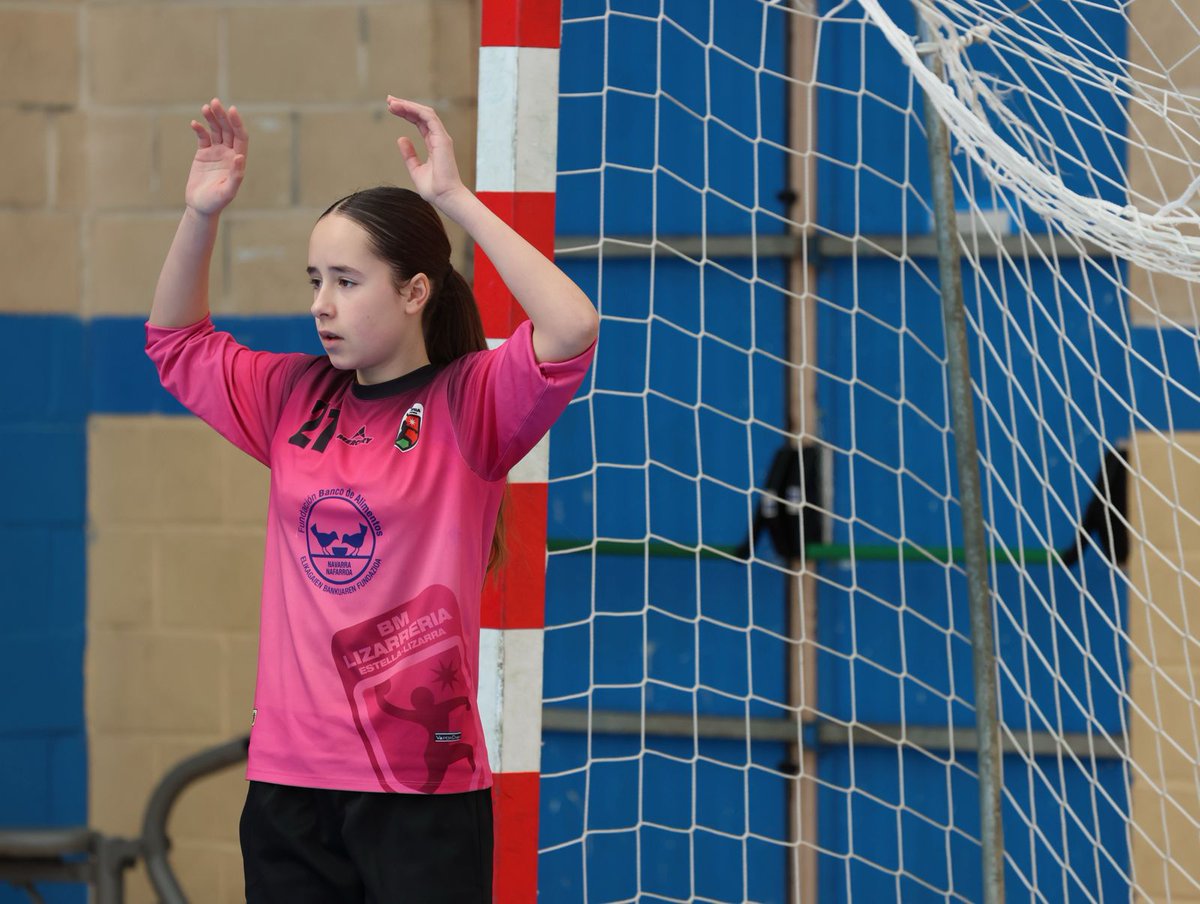 Orgullosos de firmar acuerdo de colaboración con la Fundación Banco de Alimentos de Navarra <a href="/Fundacion_BAN/">Fundacion_BAN</a>, gracias al cual, el equipo Infantil Femenino A lucirá el logo del Banco de Alimentos allá donde vayan nuestras Guerreras Sociales. #ADNLizarreria 1/2