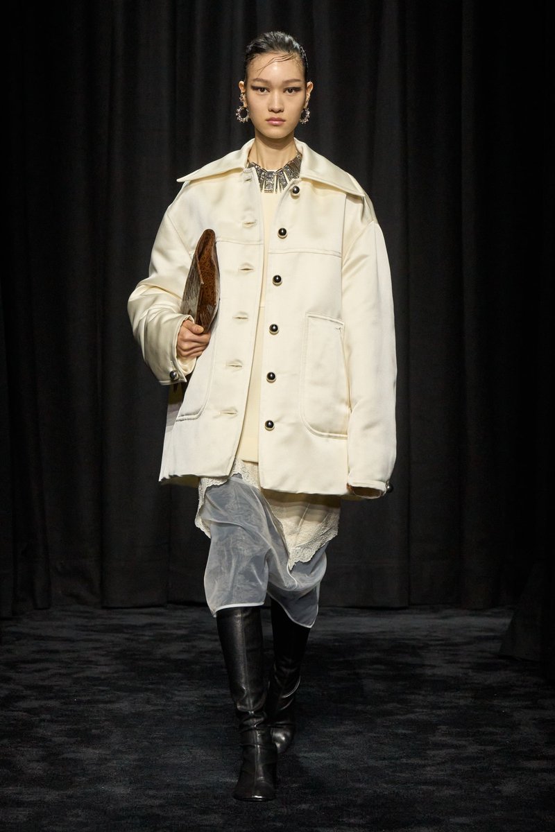 kendam_com's tweet image. Jil Sander Fall Winter 2025-2026 collection fashion show at Milano Fashion Week FW25 (February 26, 2025) kendam.com/news/fashion-s…

#JilSander #FW25 #AW25 #Runway #FashionWeek #Milano #MFW #Kendam