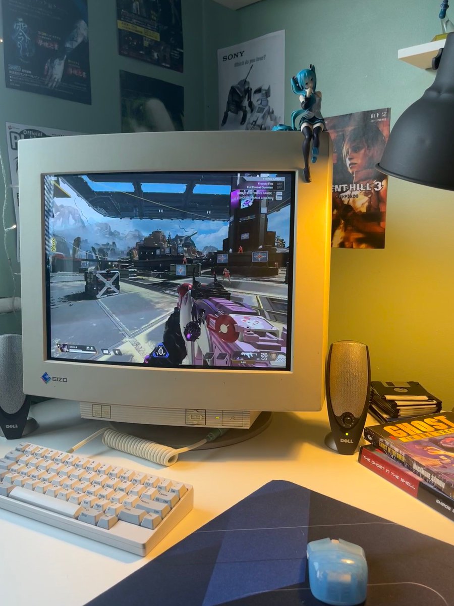 RetroMaxxing's tweet photo. Abusing the much lower latency &amp; higher temporal resolution of old CRT monitors to gain an advantage in new games. https://t.co/kev8gZH56x