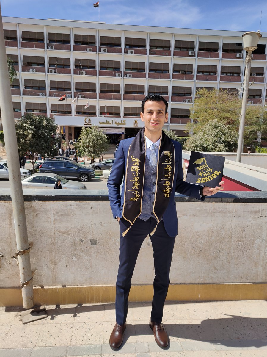 _Ahmed_Sayed_77's tweet photo. Now it's my turn and I'm officially graduated👨🏻‍🎓🎓🎉 https://t.co/91QBJhDoeG