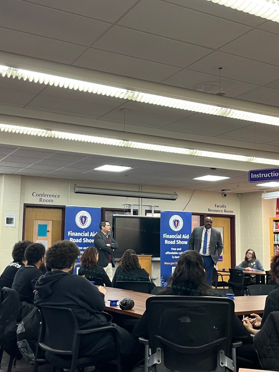 🤩 Earlier this week, our GEAR UP students participated in a FAFSA Roadshow at Springfield Central High School.

💪We were honored to be able to listen to DHE Commissioner Noe Ortega and Secretary of Education Patrick Tutwiler!