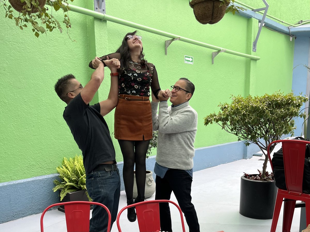 lucianawainer_'s tweet photo. Como les conté al aire, este viernes despediremos este espacio maravilloso que construimos en @radiochilango 🌶️ 

Este equipo de personas chingonas hizo posible lo que parecía un sueño: atreverse a hacer las cosas de una forma diferente… (1/2) 🧶 https://t.co/rrLFUzAKQz