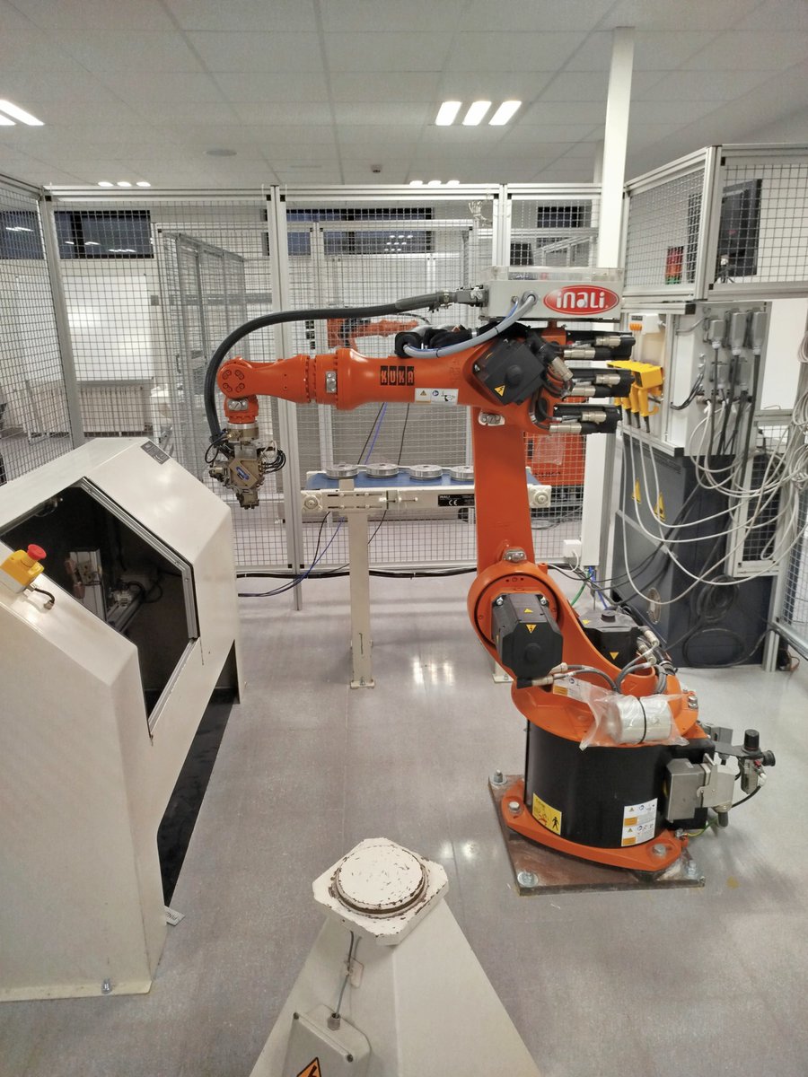 Presentación del Máster Universitario en Automatización, Electrónica y Control Industrial curso 25/26 de <a href="/IngDeusto/">Deusto Ingeniería</a> (deusto.es/es/inicio/estu…)  Un máster tecnológico puramente práctico donde el estudiante es el centro y el objetivo es "aprender haciendo" en los laboratorios.