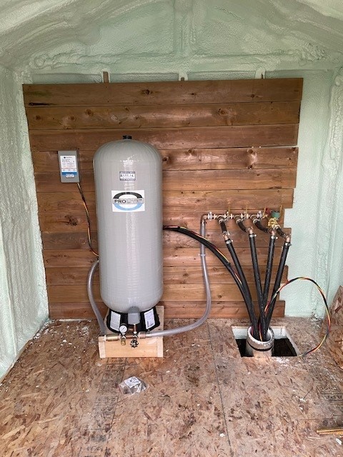 RedlacPumpSvc's tweet photo. If your water pressure is acting up, your pressure tank could be the culprit!
⚠️ Signs of trouble:
✔️ Water pressure fluctuates
✔️ Pump cycles too often
✔️ Higher energy bills
📞 780-243-4032 for expert service!
#WaterTips #PressureTank #WellPumpService #SupportLocal https://t.co/cCospT4wo2