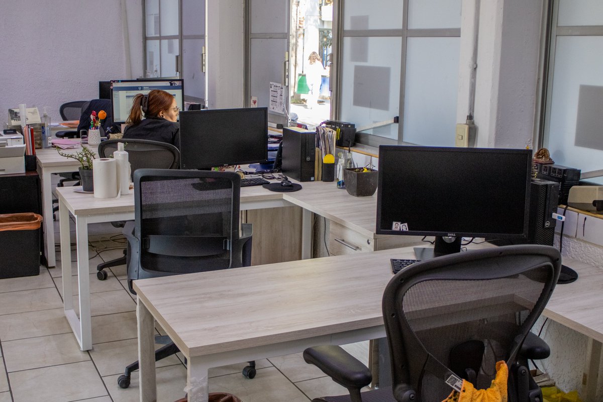 GPrepa7's tweet image. 📣 ¡Control Escolar estrena espacio! ✨

Ahora cuentan con nuevos escritorios para seguir brindando atención de calidad a la comunidad estudiantil. 📑💼 ¡Gracias por su compromiso! 💙

#SomosP7 #MejoramosParaTi #ControlEscolar