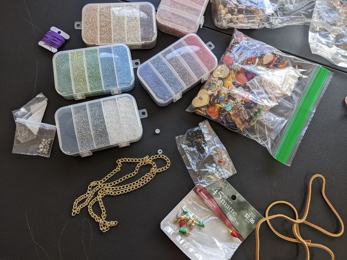 Norris_Library's tweet image. It&apos;s a beautiful day to stop by the craft swap! We&apos;ve already got tons of fabric, yarn, sewing notions, beads, paint, and more just ITCHING to go home with you! You can bring in your stuff to trade, or just come to peruse and grab something new: today until 5:30pm. All FREE, too!