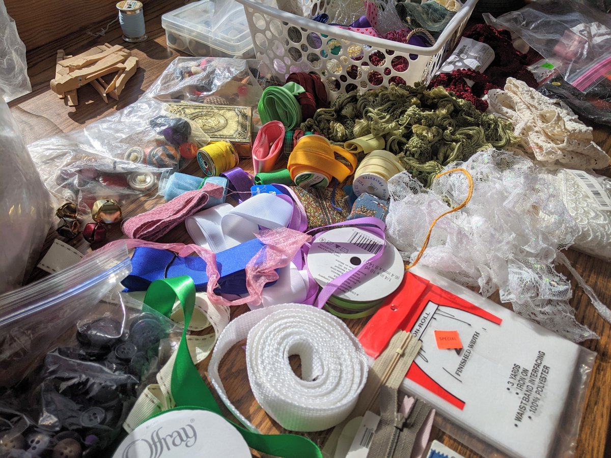 Norris_Library's tweet image. It&apos;s a beautiful day to stop by the craft swap! We&apos;ve already got tons of fabric, yarn, sewing notions, beads, paint, and more just ITCHING to go home with you! You can bring in your stuff to trade, or just come to peruse and grab something new: today until 5:30pm. All FREE, too!
