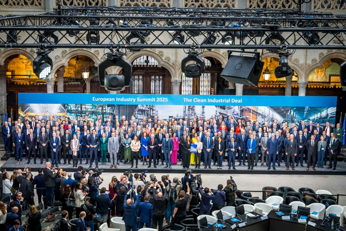 1⃣ year after the #AntwerpDeclaration, 400 business leaders, incl. Yara's CEO <a href="/stholsether/">Svein Tore Holsether</a>, met to discuss the #CleanIndustrialDeal with President <a href="/vonderleyen/">Ursula von der Leyen</a>.

Yara endorses the deal, but now it's time for the EU to act to reinforce Europe's competitiveness while decarbonizing.