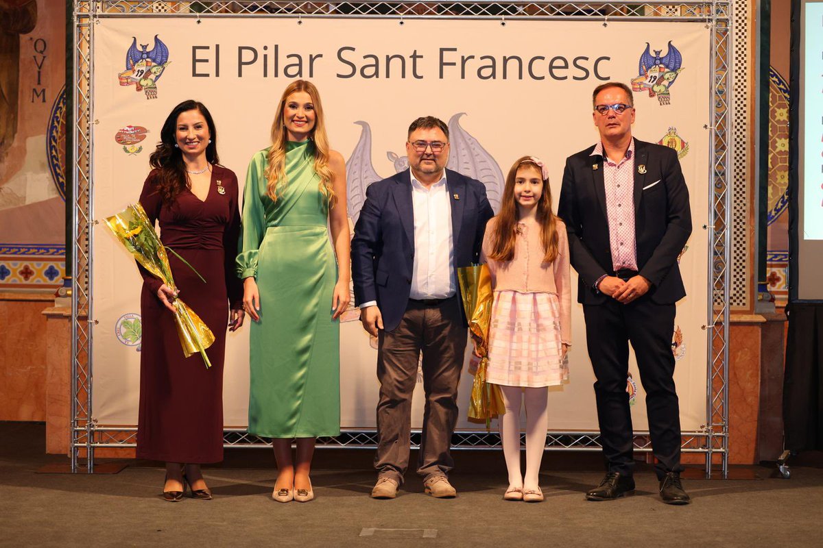 Pilar_SFrancesc's tweet image. 𝐈𝐌𝐏𝐎𝐒𝐈𝐂𝐈𝐎́ 𝐃’𝐈𝐍𝐒𝐈́𝐆𝐍𝐈𝐄𝐒 𝐀𝐄𝐏𝐒𝐅 

📸 @Fotofilmax 

#AEPSF25 #Falles25 #InsígniesAEPSF