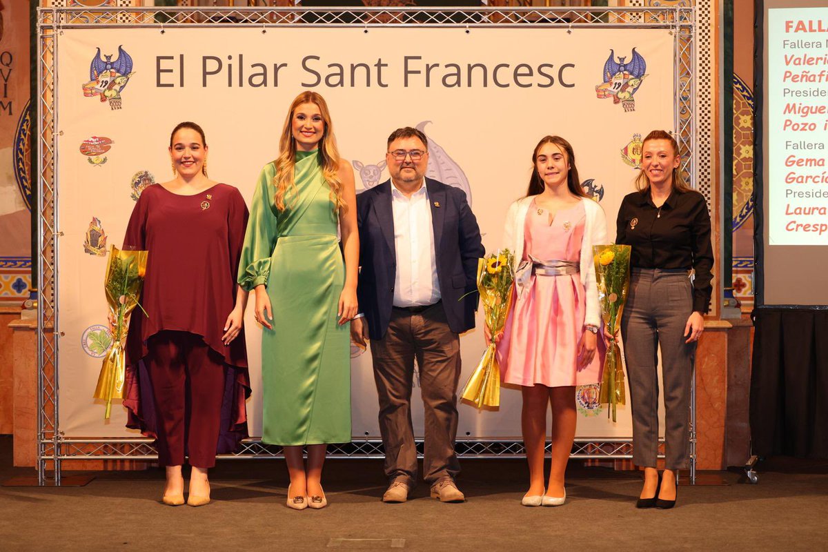 Pilar_SFrancesc's tweet image. 𝐈𝐌𝐏𝐎𝐒𝐈𝐂𝐈𝐎́ 𝐃’𝐈𝐍𝐒𝐈́𝐆𝐍𝐈𝐄𝐒 𝐀𝐄𝐏𝐒𝐅 

📸 @Fotofilmax 

#AEPSF25 #Falles25 #InsígniesAEPSF