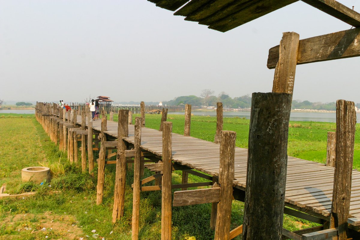 MicheleCrosta's tweet photo. The U Bein wood bridge near Amarapura, the world’s longest teak bridge #myanmar
#bridge #burma #birmania #wood #ubeinbridge #teak #teakwood #lake #lago #ponte #legno #tek #pillars #pali #plank #tavole #passage #people #gente #photography #canon #photooftheday #photo #travel https://t.co/YvqgfMsD0f