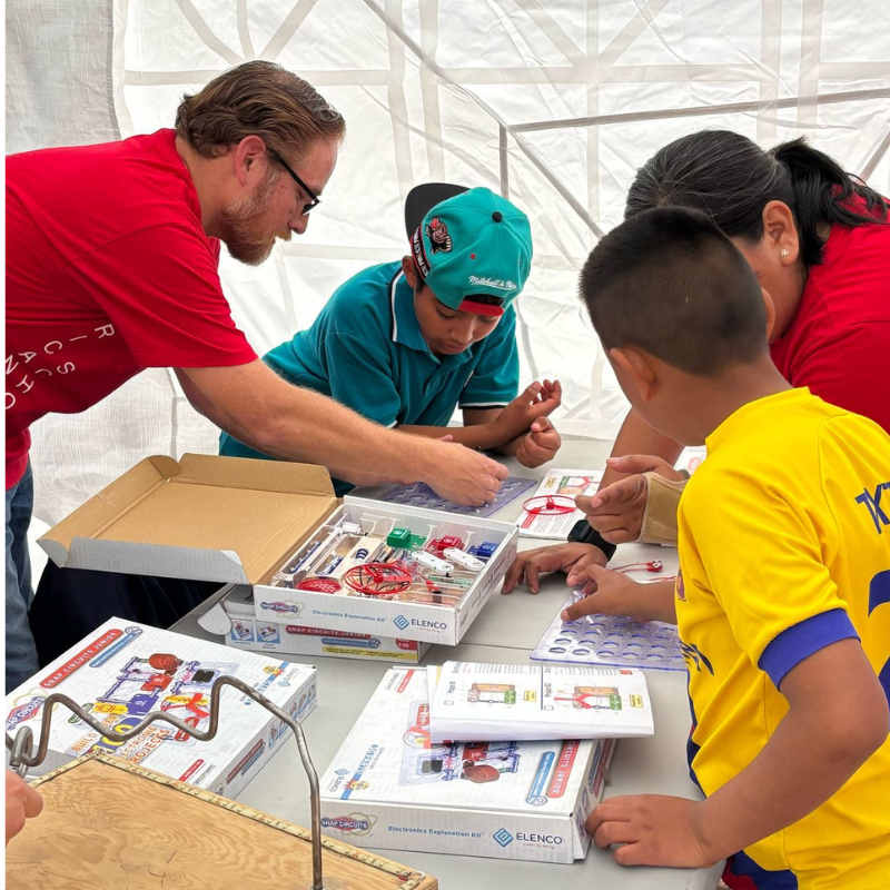 americanopuebla's tweet photo. Learn more about how the students and teachers from the Puebla American School brought technology to children in San Isidro Petlácatl thanks to the #MakerBus
Click here: ⏩ https://t.co/Aoof9QrbJJ https://t.co/D1DdmeoH44