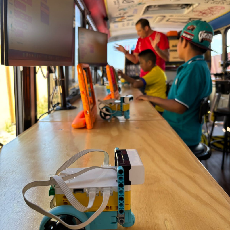 americanopuebla's tweet photo. Learn more about how the students and teachers from the Puebla American School brought technology to children in San Isidro Petlácatl thanks to the #MakerBus
Click here: ⏩ https://t.co/Aoof9QrbJJ https://t.co/D1DdmeoH44