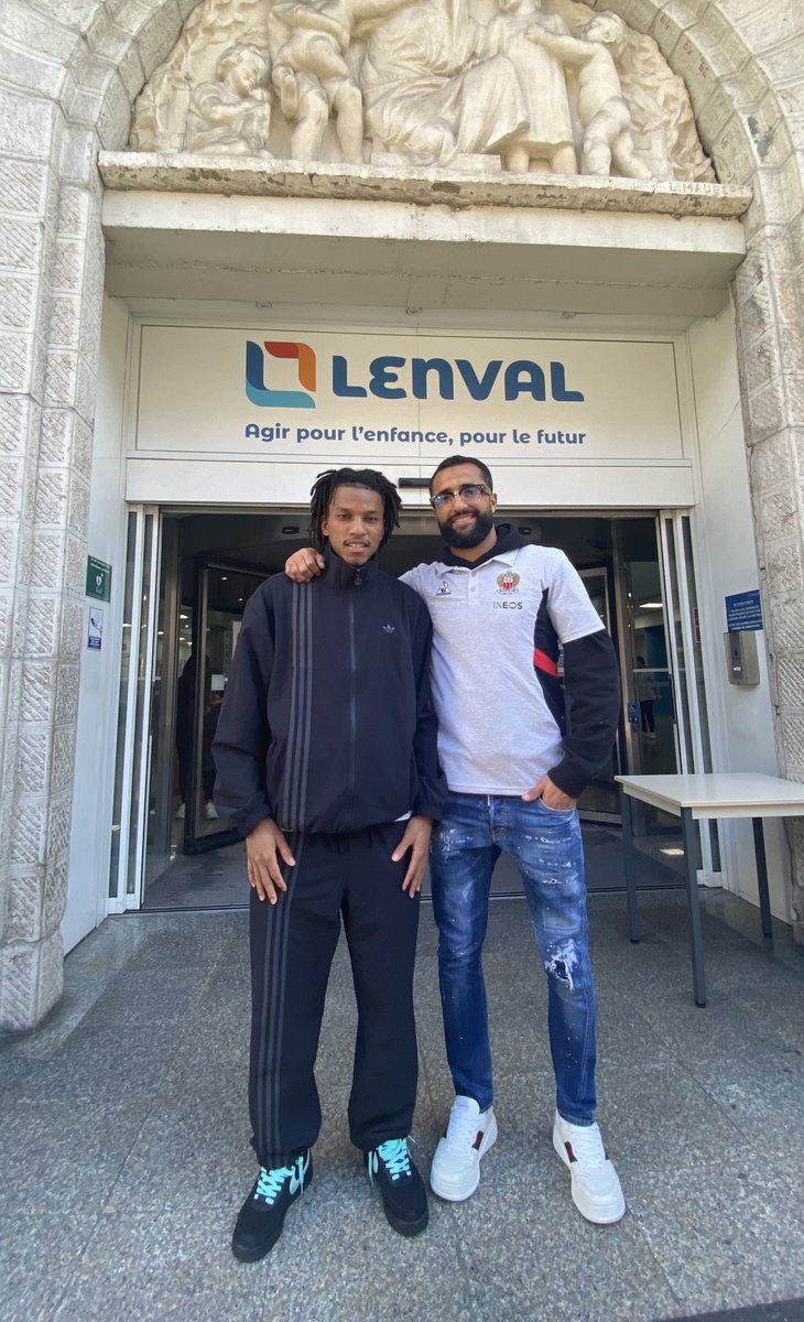 Fondation Lenval (@flenval) on Twitter photo Que de bonne humeur grâce à l'engagement des joueurs de l'<a href="/ogcnice/">OGC Nice</a> <a href="/HichamBoudaoui/">hicham boudaoui</a> & <a href="/aliabdiofficiel/">Ali Abdi</a> ! Un grand merci à l'<a href="/AssociationAdri/">Association Adrien</a> qui participe aussi pleinement à donner le sourire aux enfants hospitalisés. La générosité donne du sens à la vie 😍 <a href="/fdd_ogcnice/">Fonds de Dotation OGC Nice</a> Que de bonne humeur grâce à l'engagement des joueurs de l'<a href="/ogcnice/">OGC Nice</a> <a href="/HichamBoudaoui/">hicham boudaoui</a> & <a href="/aliabdiofficiel/">Ali Abdi</a> ! Un grand merci à l'<a href="/AssociationAdri/">Association Adrien</a> qui participe aussi pleinement à donner le sourire aux enfants hospitalisés. La générosité donne du sens à la vie 😍 <a href="/fdd_ogcnice/">Fonds de Dotation OGC Nice</a>