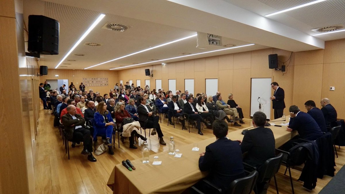 #PSDDistritalLisboa 🟠 #ServirAsPessoas: Diálogo com o Governo

📍 Em Mafra com o Ministro Adjunto e da Coesão Territorial, Manuel Castro Almeida