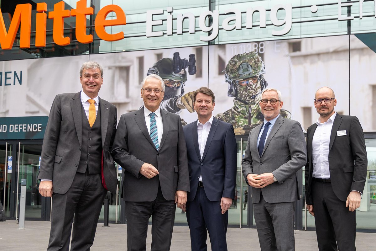 Bayerisches Innenministerium (@baystmi) on Twitter photo Innenstaatssekretär <a href="/_SandroKirchner/">Sandro Kirchner</a> und Innenminister Herrmann waren heute bei einem Rundgang auf der #EnforceTac2025, der Fachmesse für Behörden mit Sicherheitsaufgaben und Streitkräfte.
Beide zeigten sich beeindruckt von den zahlreichen technologischen Entwicklungen & Trends. Innenstaatssekretär <a href="/_SandroKirchner/">Sandro Kirchner</a> und Innenminister Herrmann waren heute bei einem Rundgang auf der #EnforceTac2025, der Fachmesse für Behörden mit Sicherheitsaufgaben und Streitkräfte.
Beide zeigten sich beeindruckt von den zahlreichen technologischen Entwicklungen & Trends.