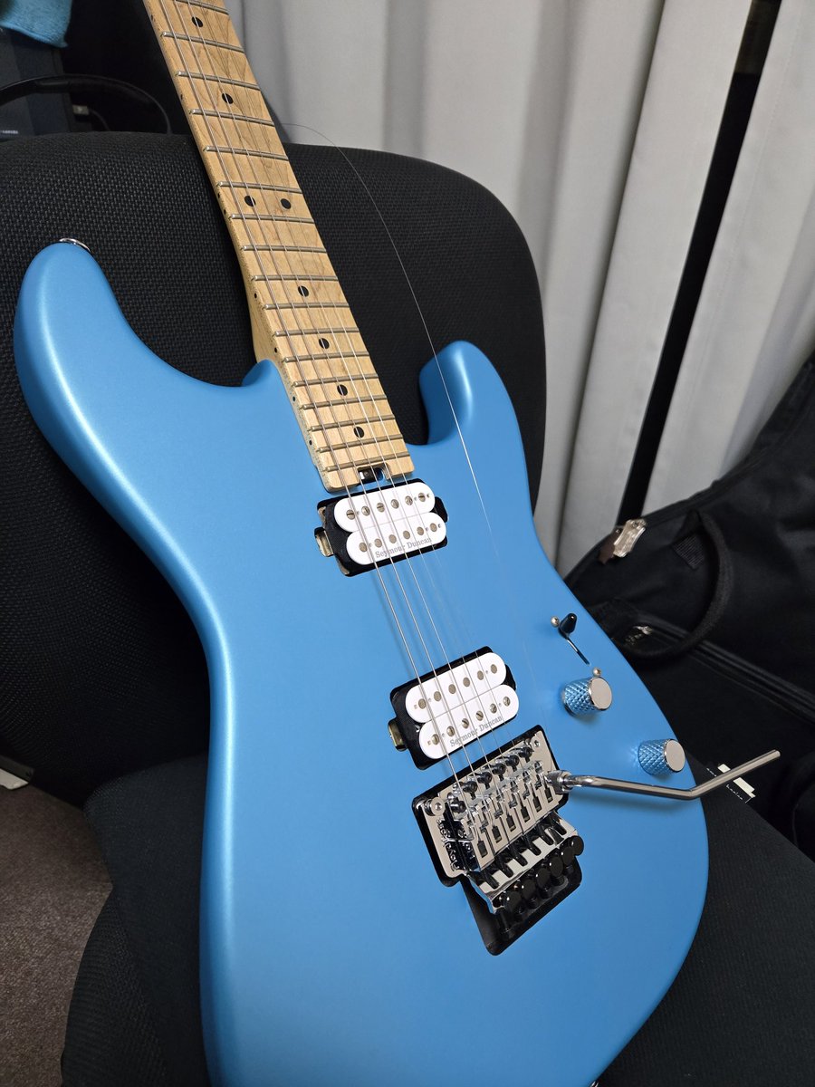 ギター弾いてたら久々に弦切ってしまった…
もう寝よっと