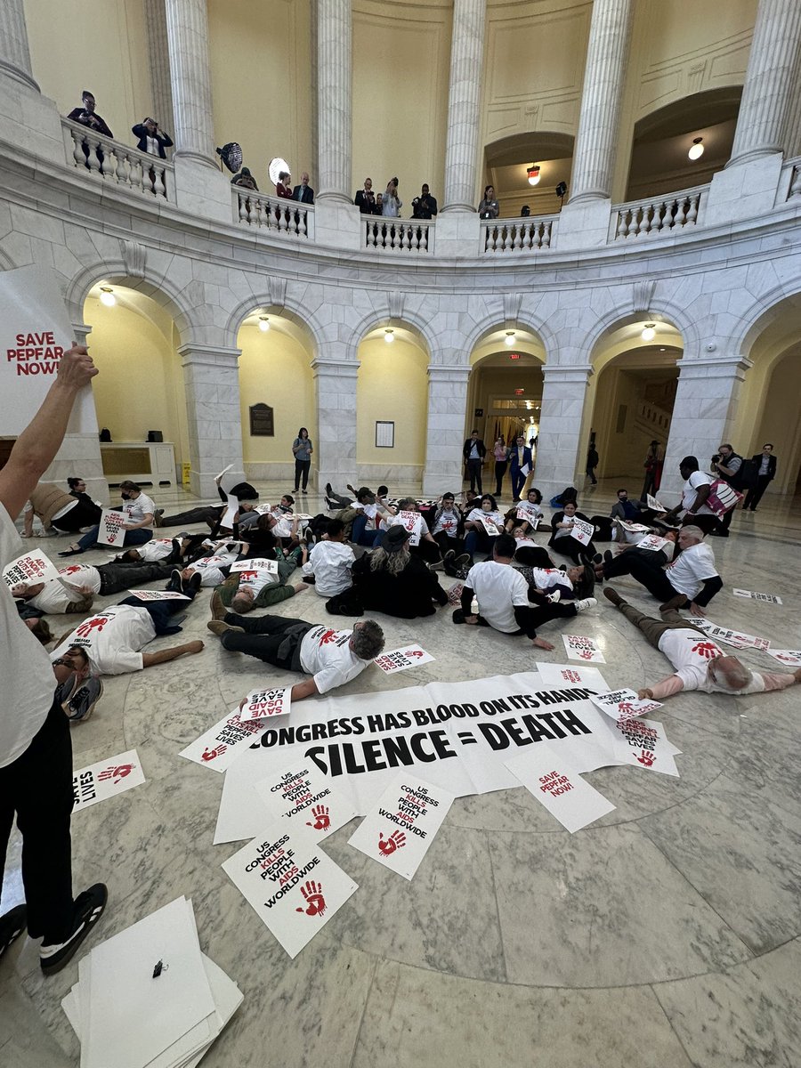 Dear White Staffers tweet media