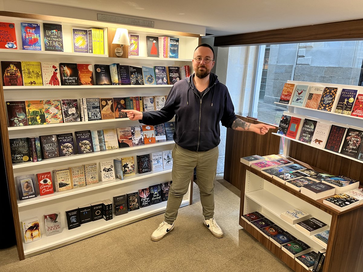 [ Rayon VO ]

Les livres en anglais arrivent ! Le rayon va s'étoffer dans les semaines à venir.  😀📚