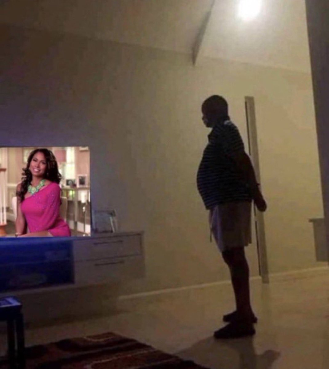 DiaryOfKeysus's tweet photo. @weigopodcast Ray when he gets home: https://t.co/AkWlJYH2CV