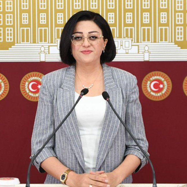 4 milletvekilinin dokunulmazlık dosyaları Meclis'e gönderildi:  

- CHP İstanbul Milletvekili Cemal Enginyurt  
- DEM Parti Hakkari Milletvekili Öznur Bartın  
- DEM Parti Hakkari Milletvekili Vezir Coşkun Parlak 
- TİP Genel Başkanı ve İstanbul Milletvekili Erkan Baş