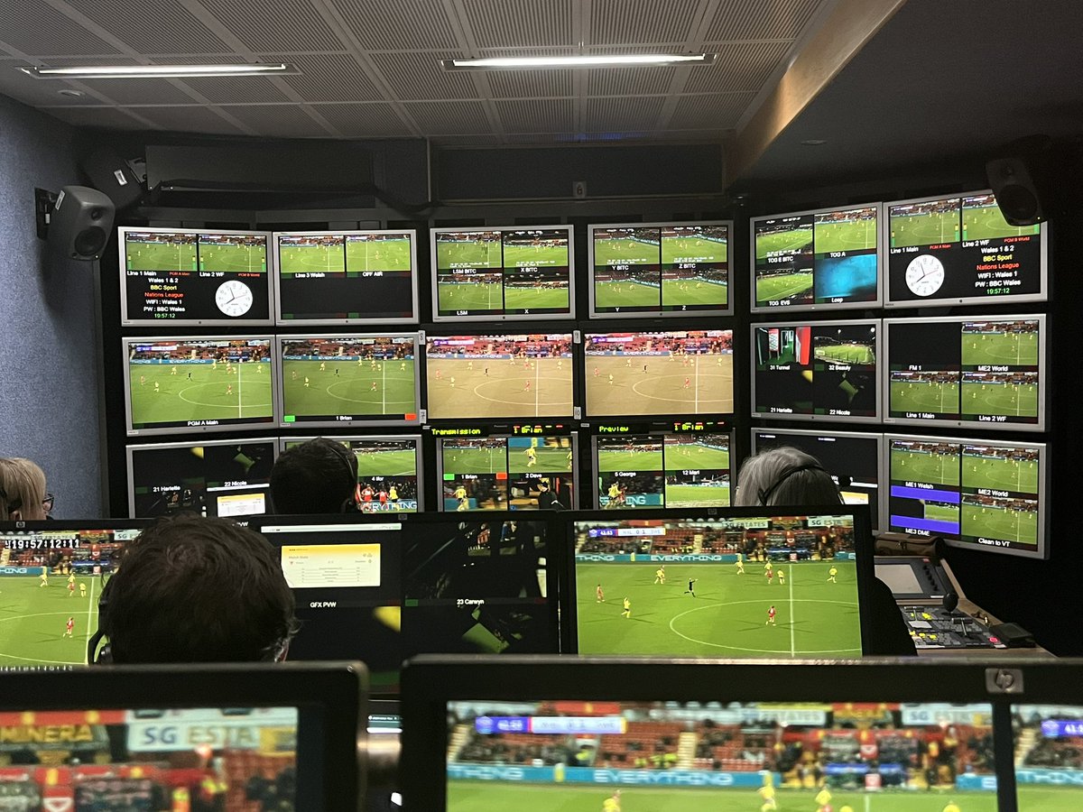 ianmtv's tweet image. Trip to North Wales for a couple days for International football, quick get out for Live Wrexham match today….. #muddy #greatcrew #wales1 #wales2