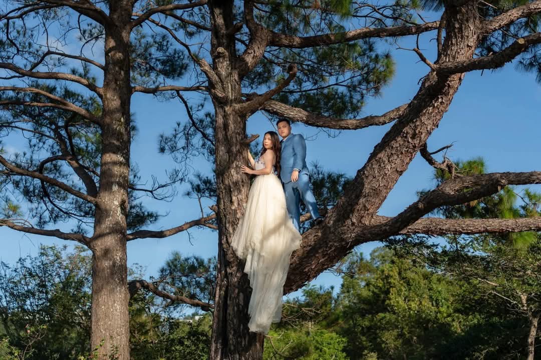 CPalshetkar's tweet photo. When you marry a branch manager https://t.co/NPFtYTFqPZ