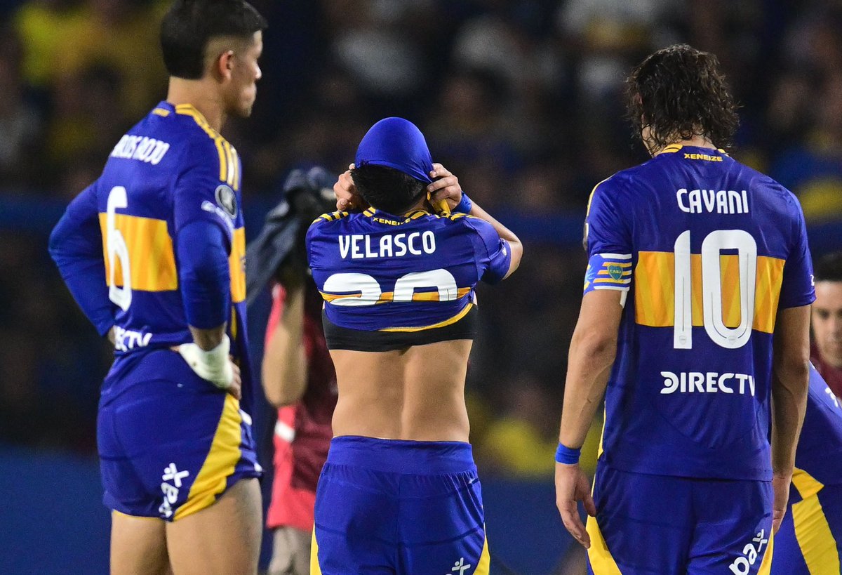 Nos cansamos de decirlo.
Seguir cambiando de entrenador sin tener un plan, un modelo y sosteniendo una estructura inoperante como el Consejo de Fútbol, es “cambiar para que nada cambie”.

Está claro que Gago no le encontró la vuelta, pero nadie puede pensar que llegamos hasta acá