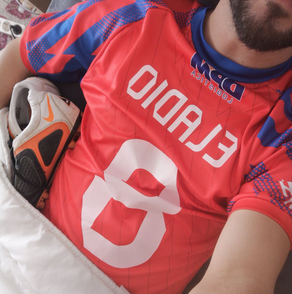 Numancia_info's tweet photo. CHAVALES QUE SI.

YA ESTOY PREPARADO PARA EL DOMINGO, QUE NADIE ME DESPIERTE HASTA ENTONCES.

El de la camiseta y servidor van a patear de medio campo 😃 https://t.co/04MidpznyY