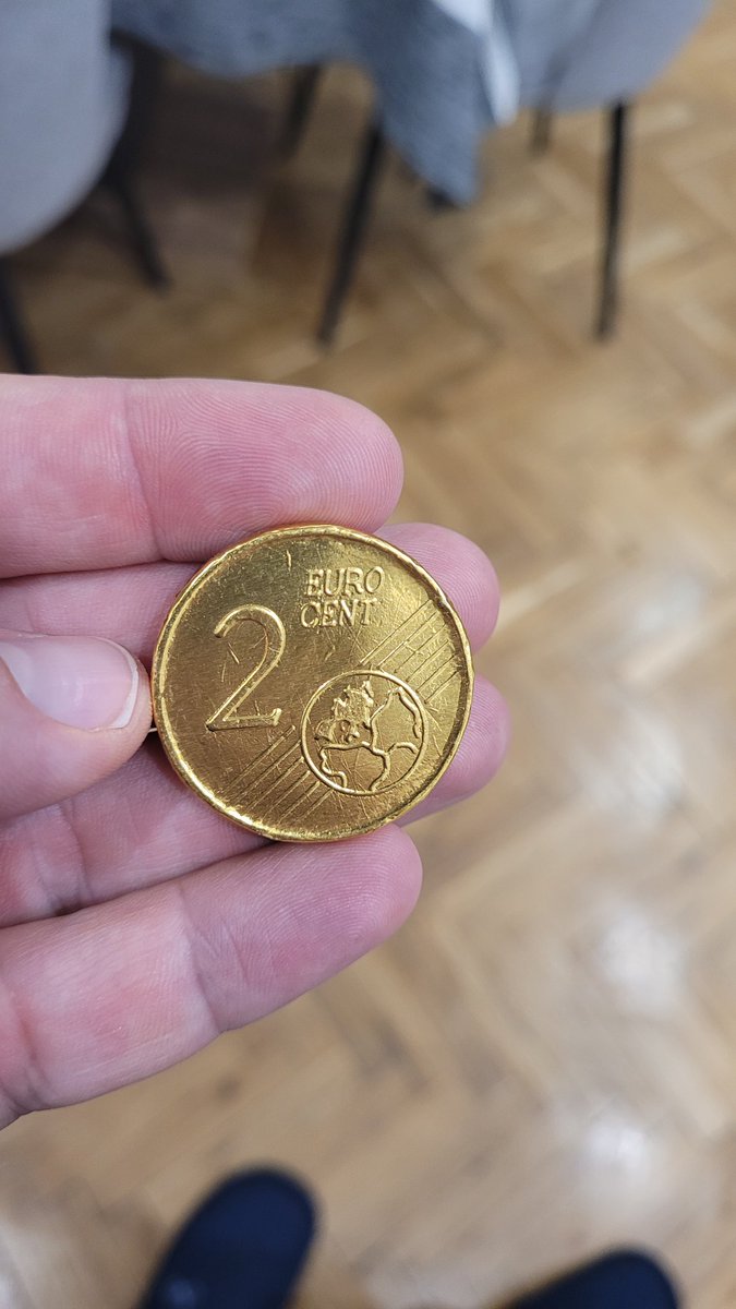 Организирам протест срещу шоколадовите монети в Евро! Няма ли български левове!? Нямаме ли досройнство, защо робуваме на чуждото!