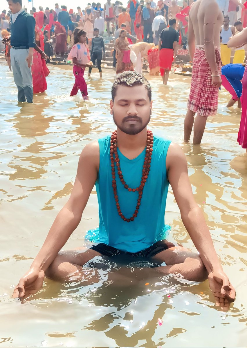 हर-हर गंगे जय त्रिवेणी संगम

तीर्थराज प्रयाग महाकुंभ में आज पवित्र त्रिवेणी संगम में सपत्नीक डुबकी लगाकर पुण्य प्रवाह को नमन किया। यही सनातन की शक्ति है कि इस पवित्र स्नान से तन ही नहीं अपितु मन भी आनंदित हो गया दिव्यता की अनुभूति से भर गया।

हर हर गंगे! 

Sushil kumar chitrangi