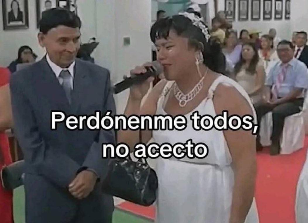 MerGarza's tweet photo. Hoy, en la historia detrás del meme. 

Elena y Clever estaban a punto de casarse en una boda colectiva en Perú, pero un hombre obsesionado con ella la había amenazado: si se atrevía a dar el “sí”, él mataría a Clever. https://t.co/6dgqAek0zV