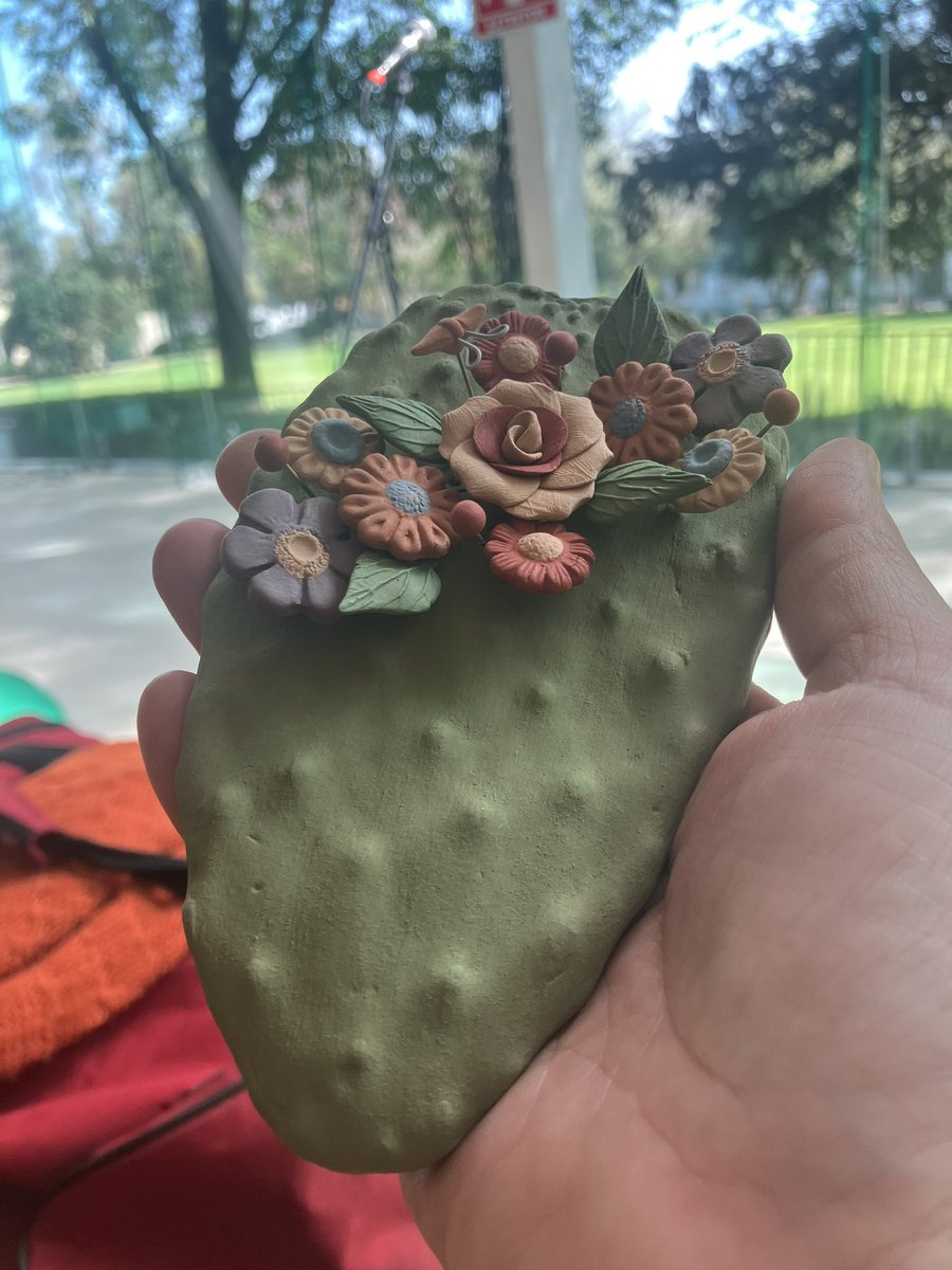 tihui's tweet photo. Las manos que narran la vida. Un poquito de lo que se vivió en @OriginalMexico en las entrevistas en el @CC_LosPinos #OriginalCrece https://t.co/Pm63TibkND